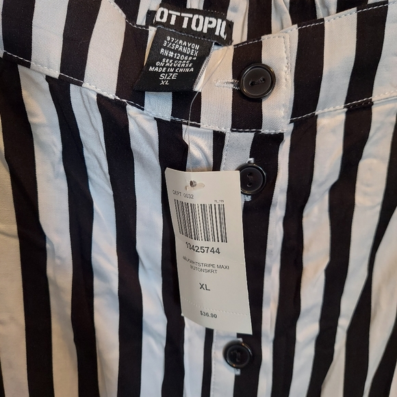 Hot Topic Black & White Stripe Maxi Skirt NWT🖤 - Picture 3 of 4